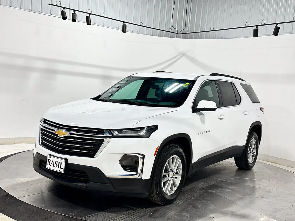 Used 2023 SUMMIT WHITE Chevrolet LT Cloth image 8