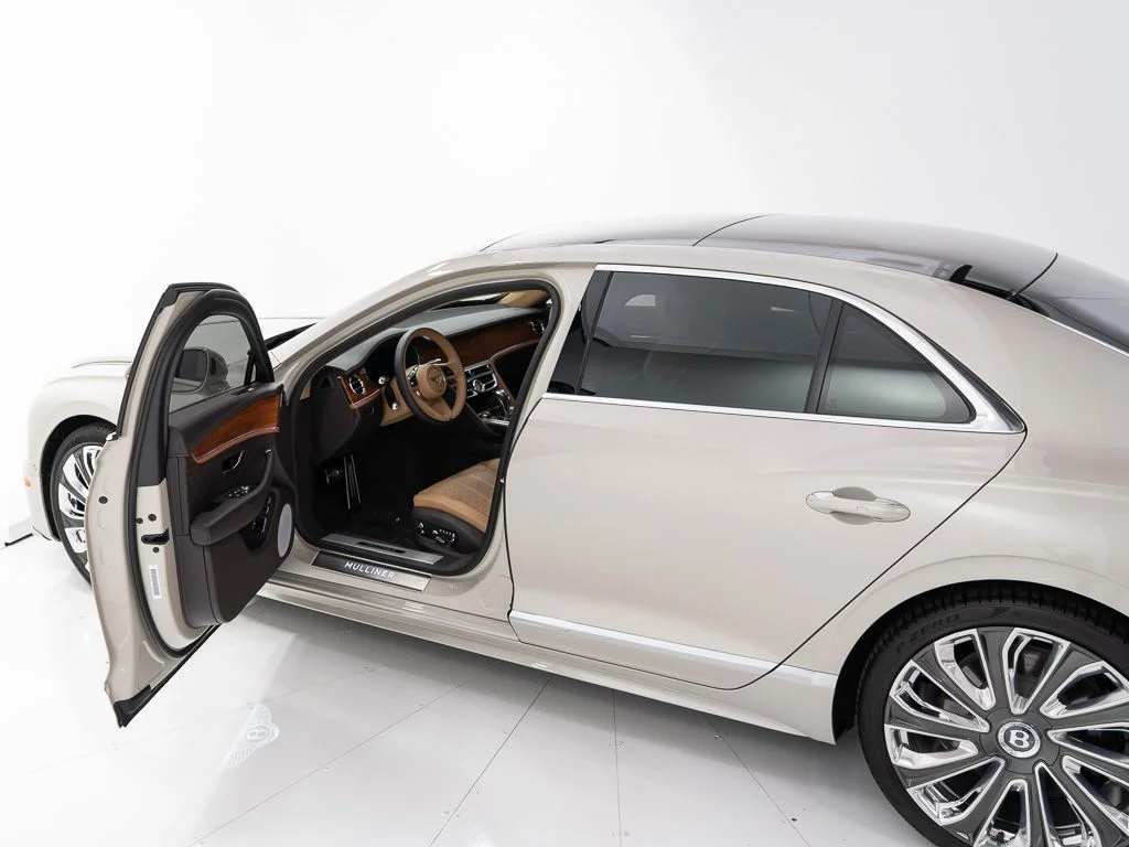 Used 2025 White Sand - by Mulliner Bentley Mulliner image 9