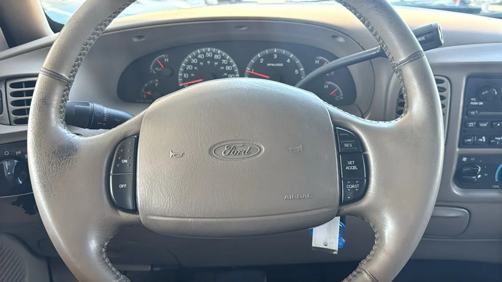 Used 2001 Beige Ford Lariat image 12