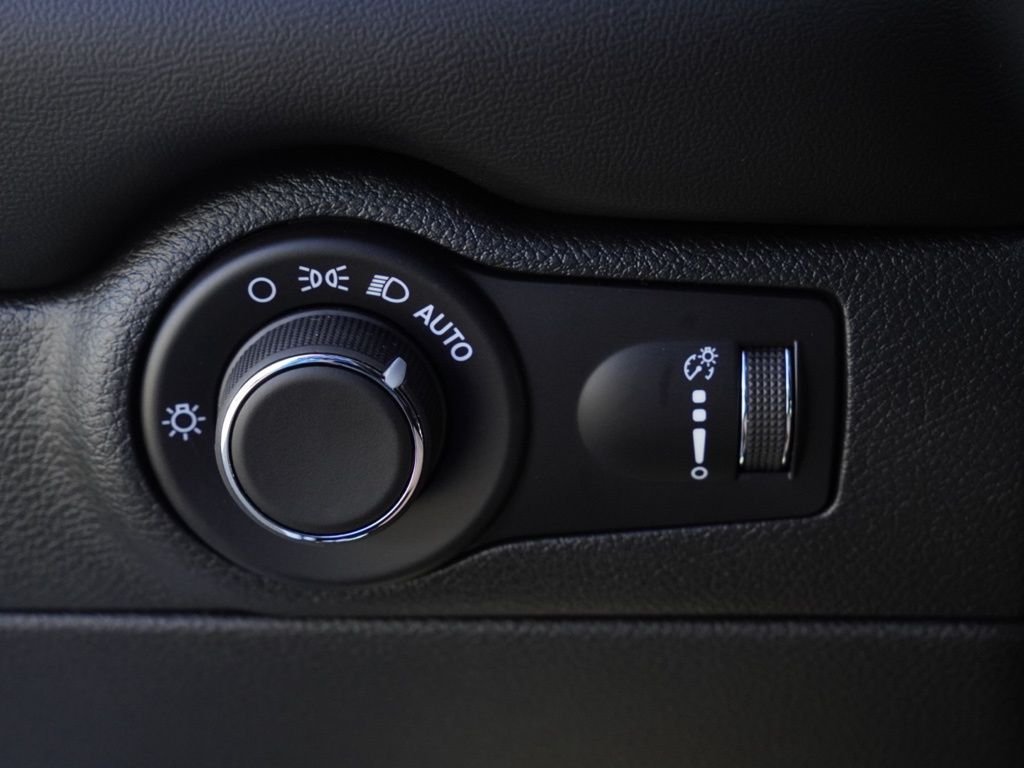 New 2026 White Knuckle Clear-Coat Exterior Paint Dodge GT HEMI V8 image 12