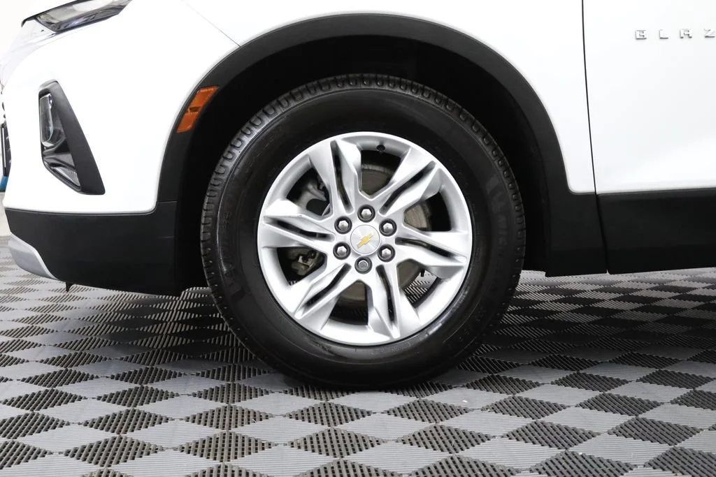 Used 2022 Summit White Chevrolet 2LT image 4