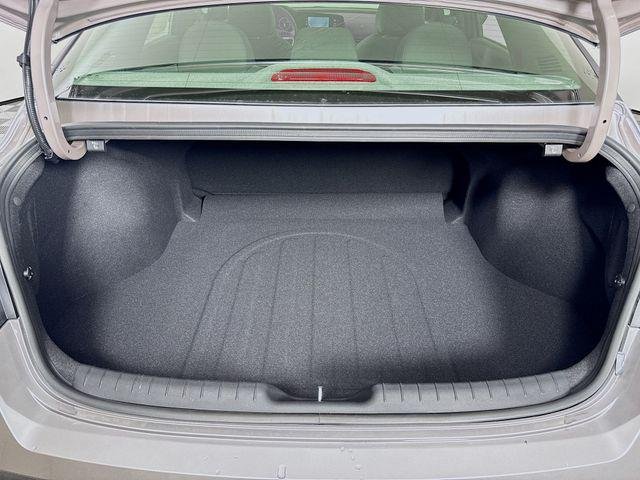 2025 Hyundai Elantra Blue - Photo 38