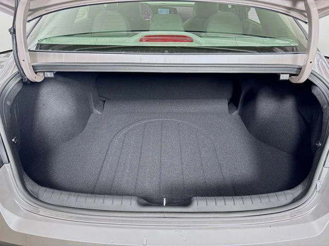 2025 Hyundai Elantra Blue - Photo 38