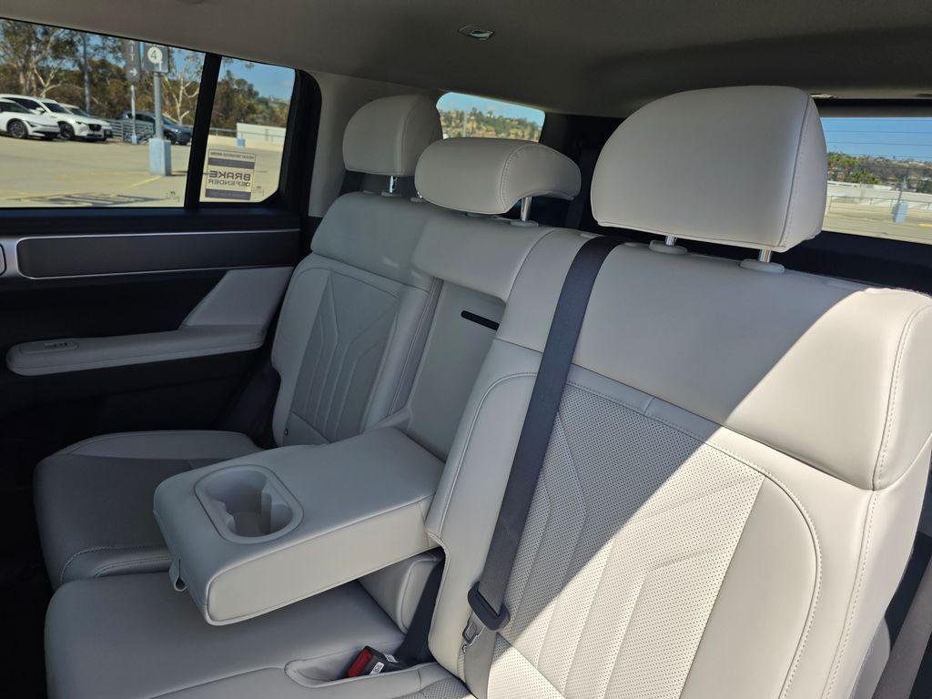 New 2026 White Hyundai SEL FWD image 17