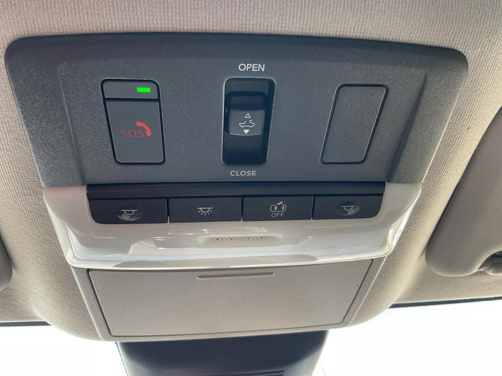 Used 2023 Electric Blue Metallic/Super Black Nissan SR image 34