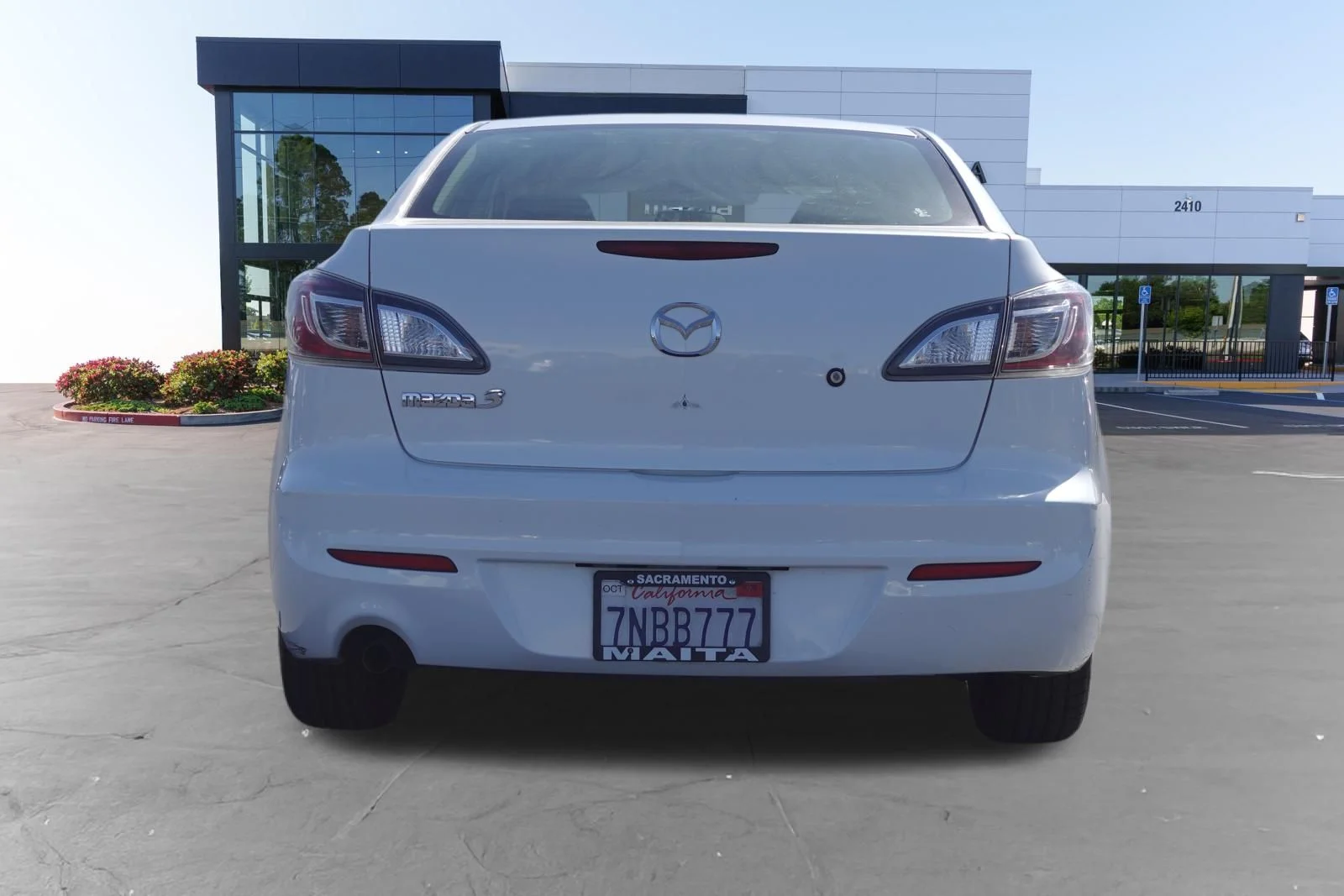 Used 2013 Crystal White Pearl Mica Mazda i SV image 4