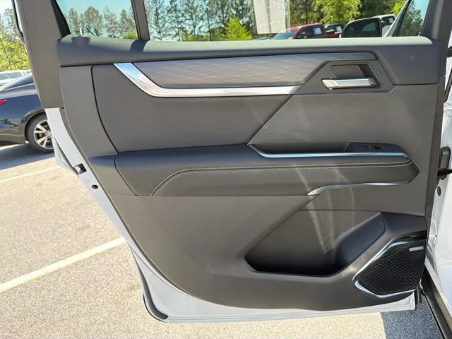 Used 2026 Summit White GMC Elevation image 22