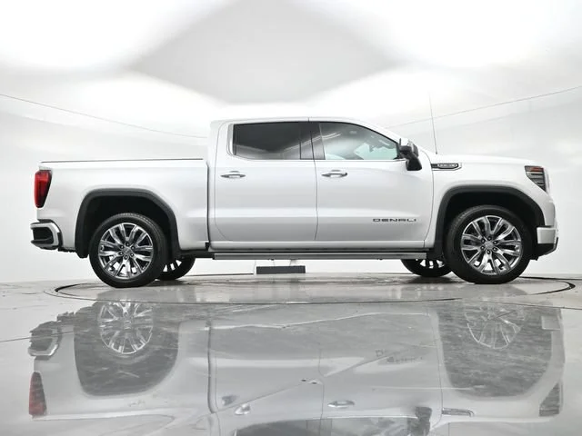 Used 2025 White Frost Tricoat GMC Denali image 31