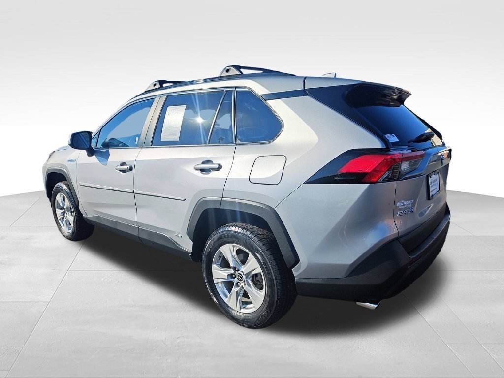 Used 2021 Silver Toyota XLE image 3