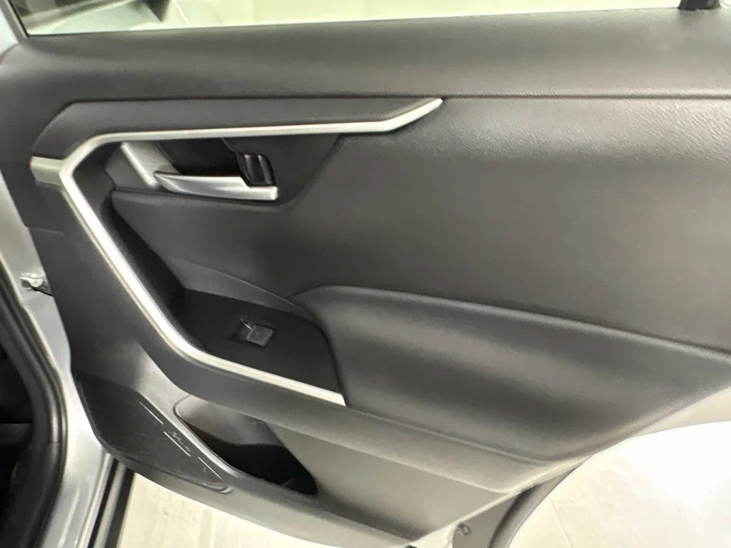 Used 2025 Silver Toyota XLE Premium image 19