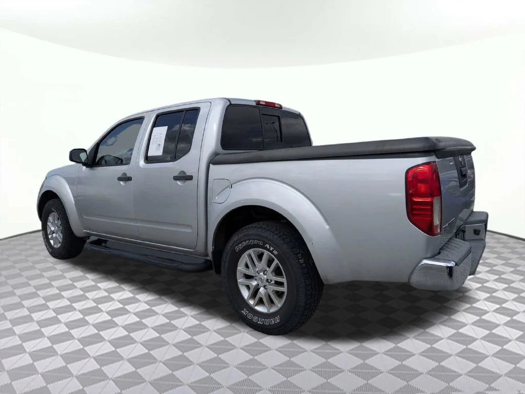 Used 2016 Silver Nissan SV image 5