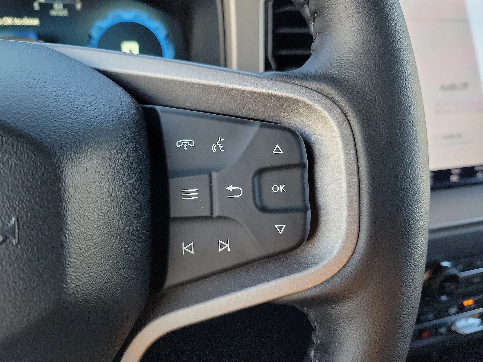 New 2025 Desert Sand Ford Outer Banks&reg; image 18
