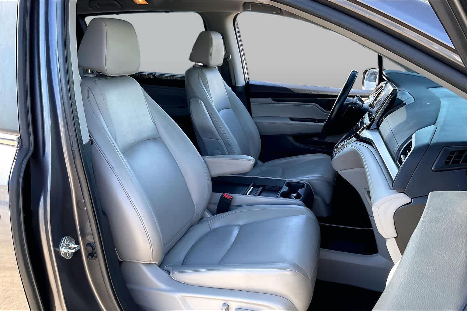 Used 2018 PACIFIC PEWTER METALLIC Honda EX-L image 9