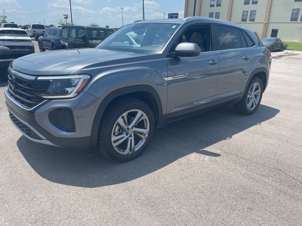 2024 Volkswagen Atlas Cross Sport 2.0T SE w/Tech 4MOTION's photo