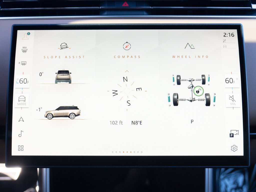 Used 2025  Land Rover SE image 23