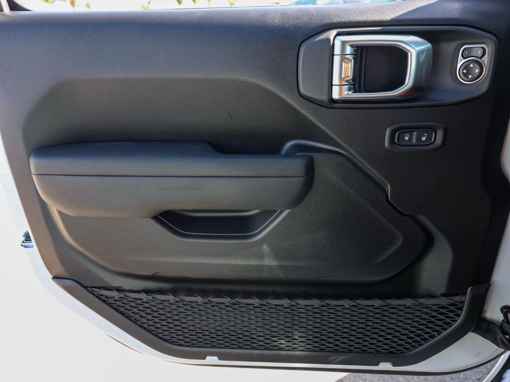 New 2026 Bright White Clear-Coat Exterior Paint Jeep Sport S image 21