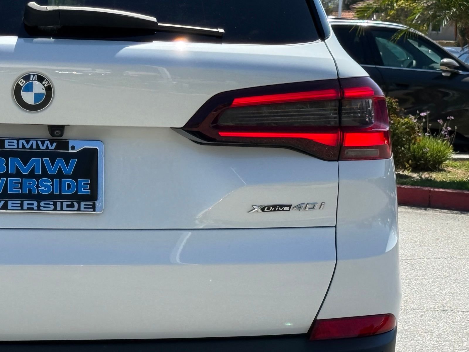 Certified Used 2023 Mineral White Metallic BMW xDrive40i image 14