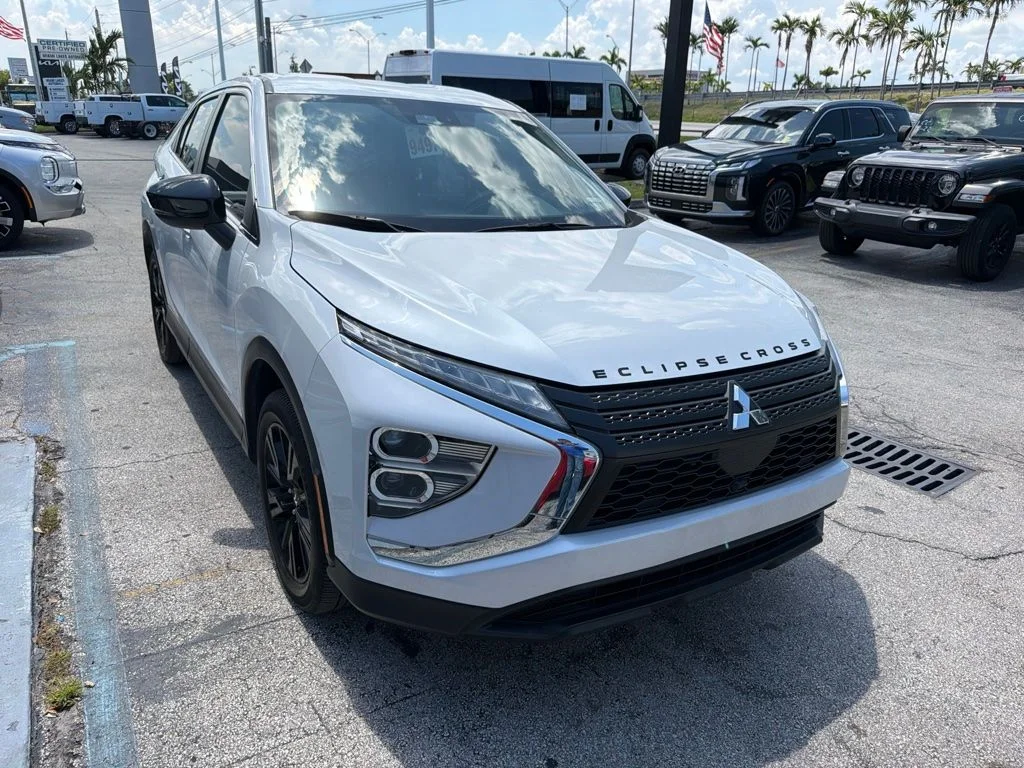 Used 2023 White Mitsubishi LE image 2