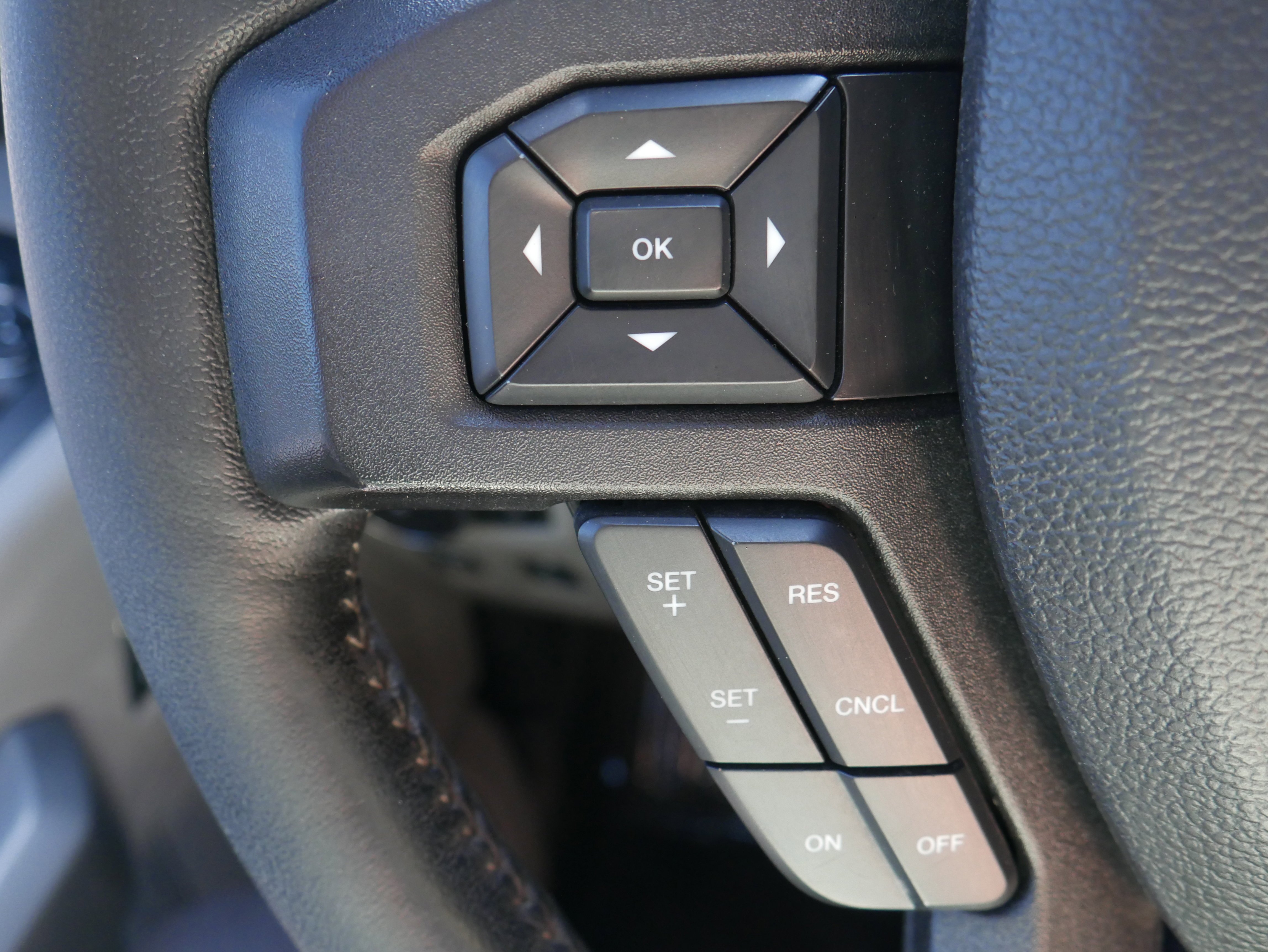 Used 2018 Wht Ford XL image 26