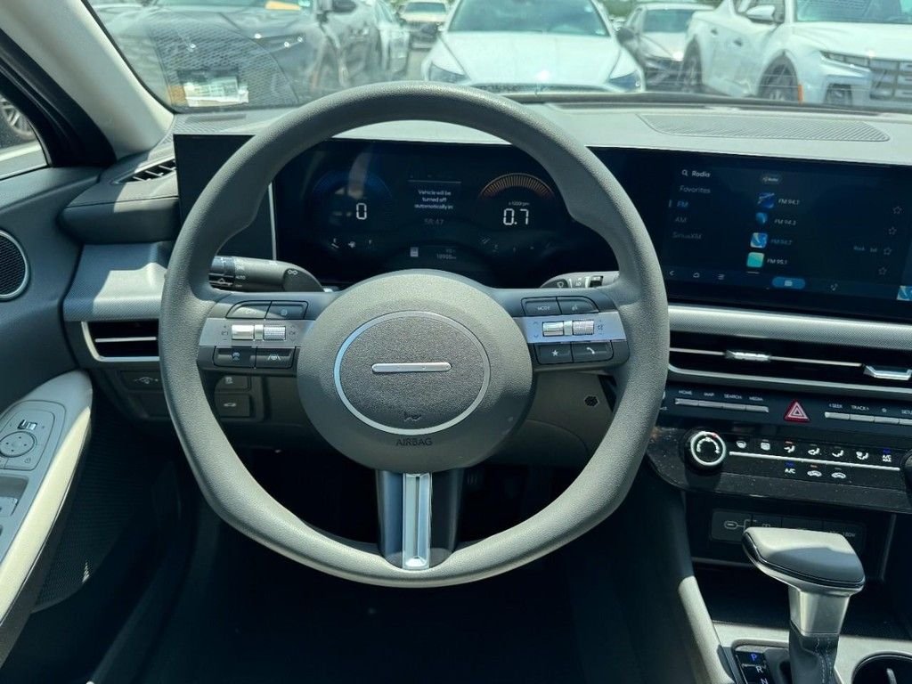 2025 Hyundai Sonata SE - Photo 12