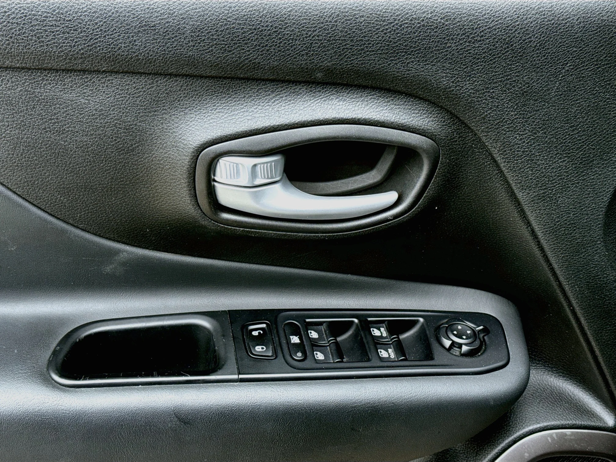 Used 2023 Black Clearcoat Jeep Latitude image 19