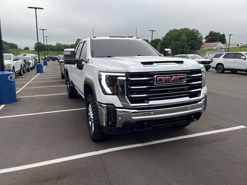 Used 2025 White GMC SLT image 7