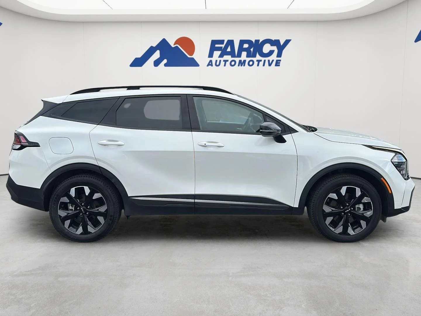 Used 2024 Snow White Pearl Kia X-Line image 4