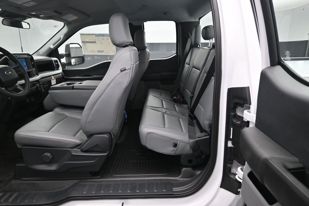 New 2026 Oxford White Ford XL image 16