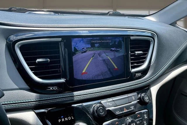 Used 2018 Red Chrysler Limited image 21