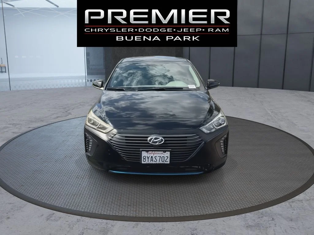 Used 2018 Black Hyundai Limited image 3
