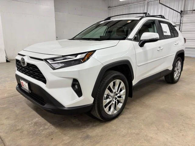 Used 2024 WIND CHILL PEARL Toyota  image 3
