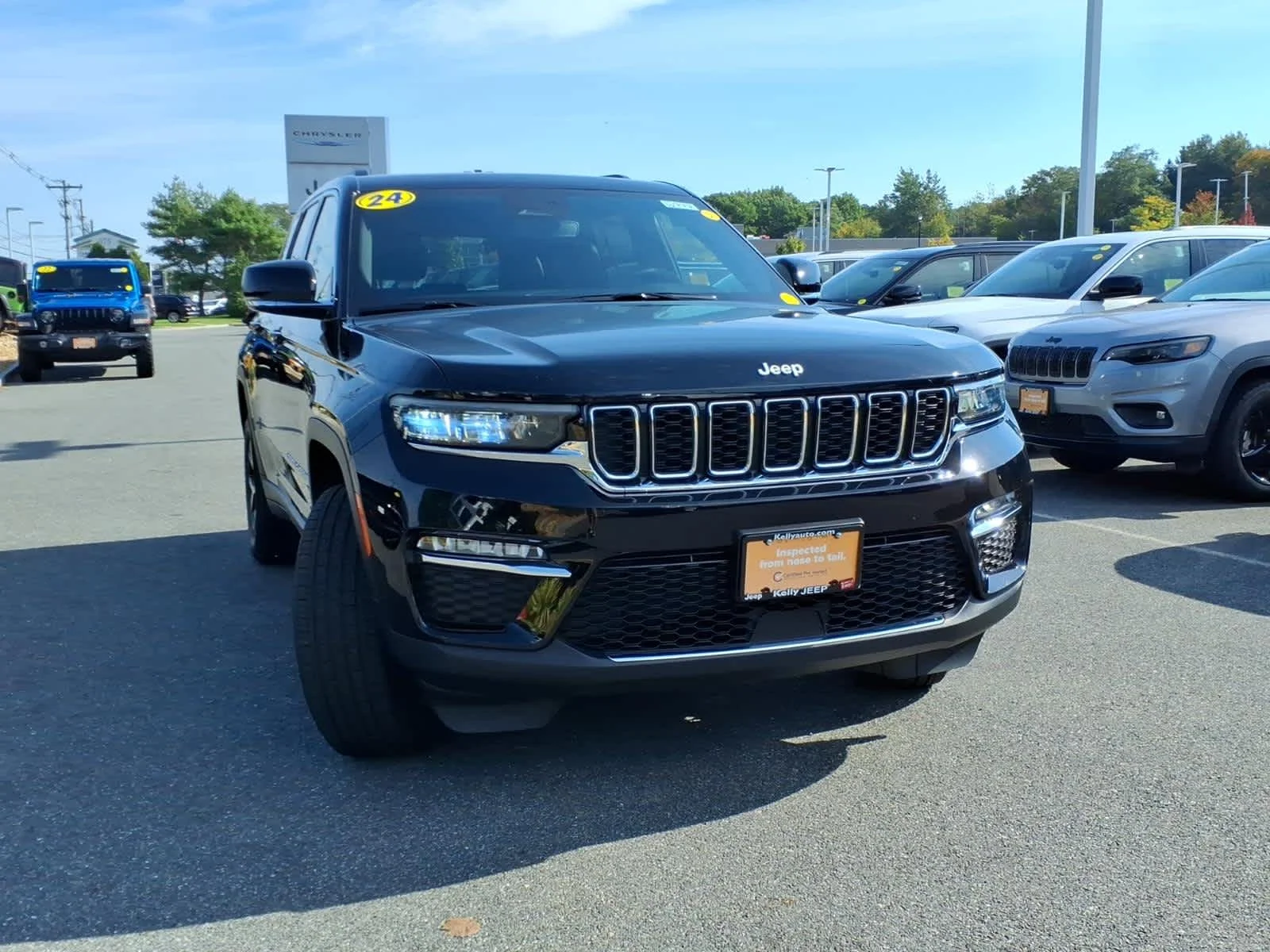 Certified Used 2024 Diamond Black Crystal Pearlcoat Jeep Limited image 4