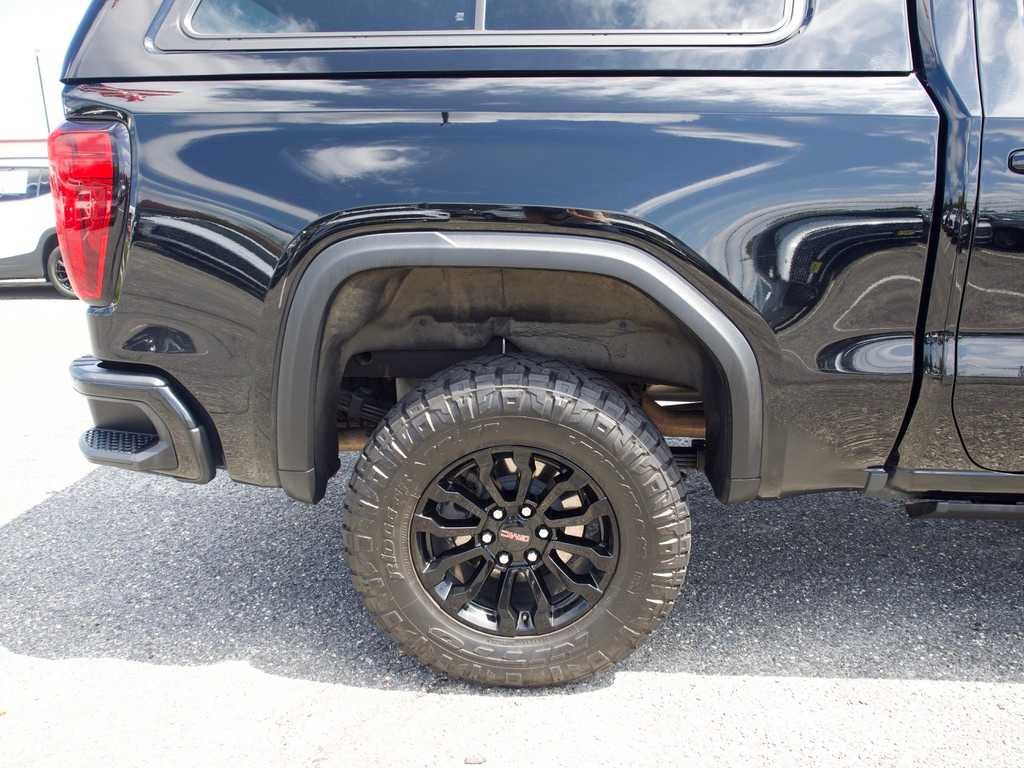 Used 2023 ONYX BLACK GMC AT4X image 9