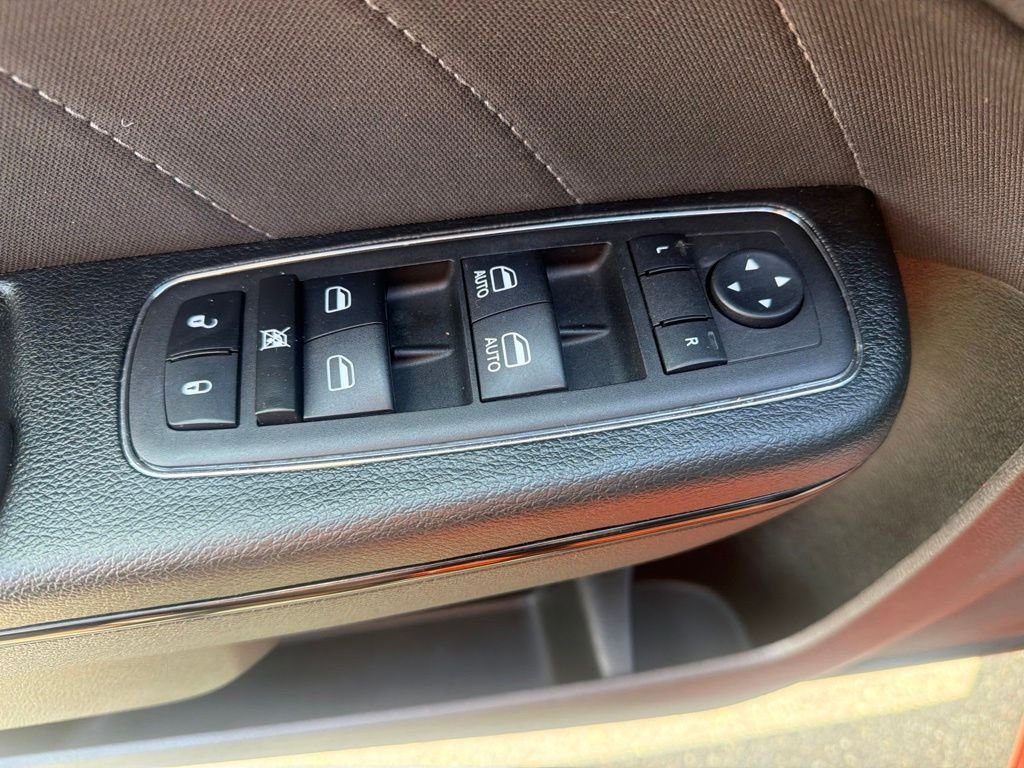 Used 2023 Orange Dodge SXT image 12