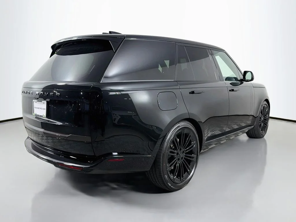 New 2026 Santorini Black Land Rover SE image 5