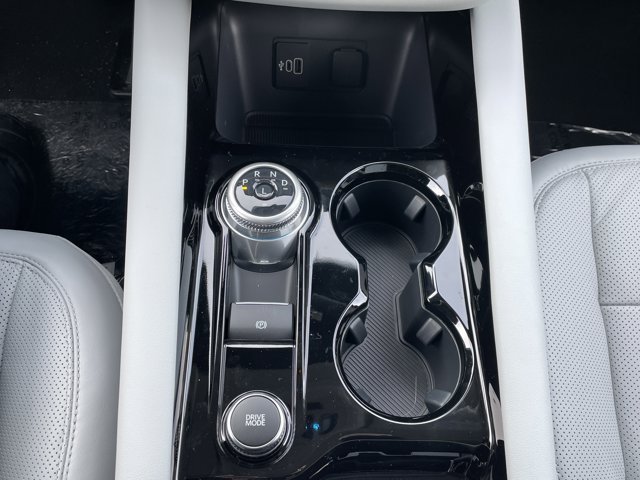 New 2026 Star White Metallic Tri-Coat Ford Platinum™ image 27