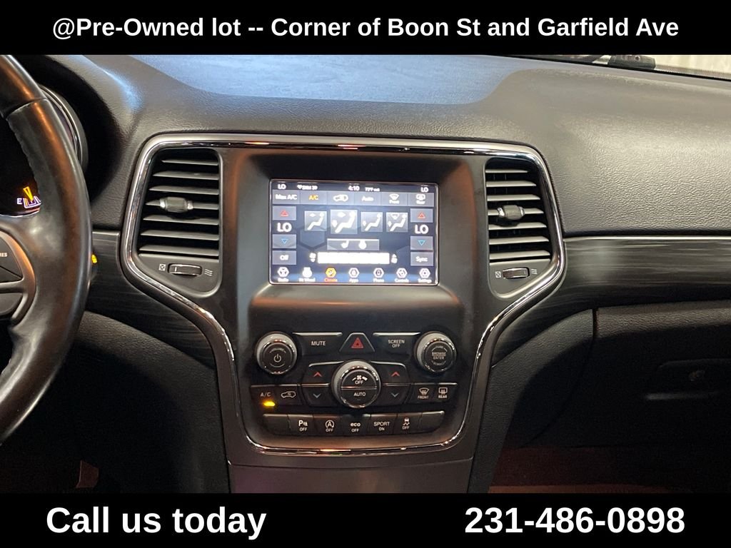 Used 2020 White Jeep Laredo image 19