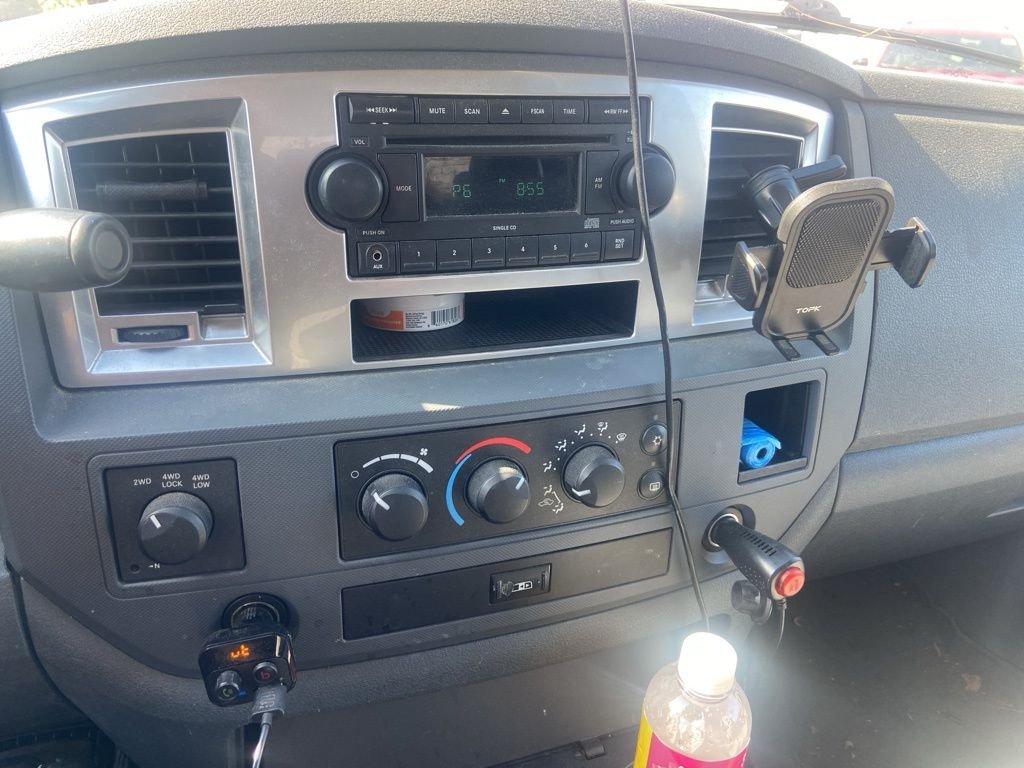 Used 2008 Gray Dodge SLT image 75