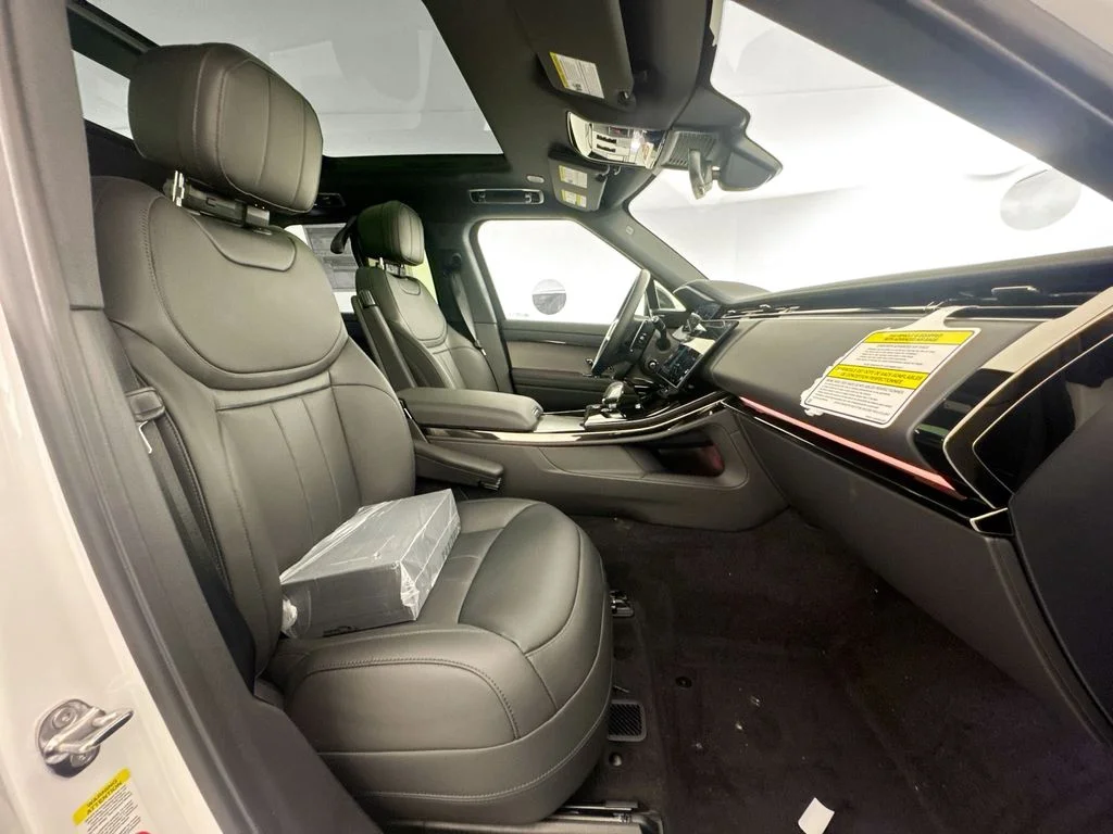 New 2026 Fuji White Land Rover SE image 28