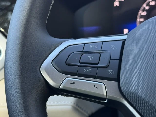 New 2026 Black Volkswagen 1.5T SE image 11