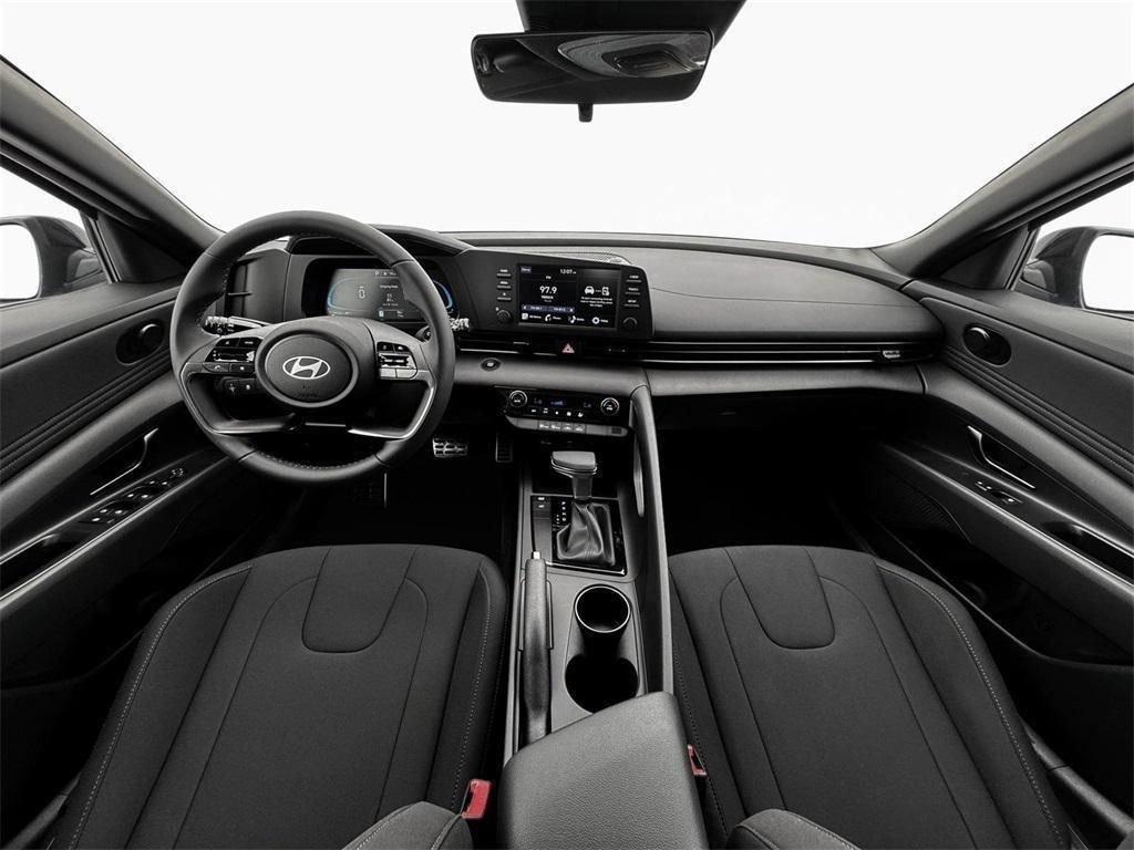 2025 Hyundai Elantra SEL - Photo 13