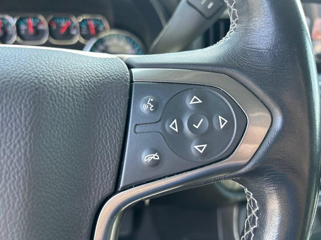 Used 2018 SUMMIT WHITE Chevrolet LT image 23