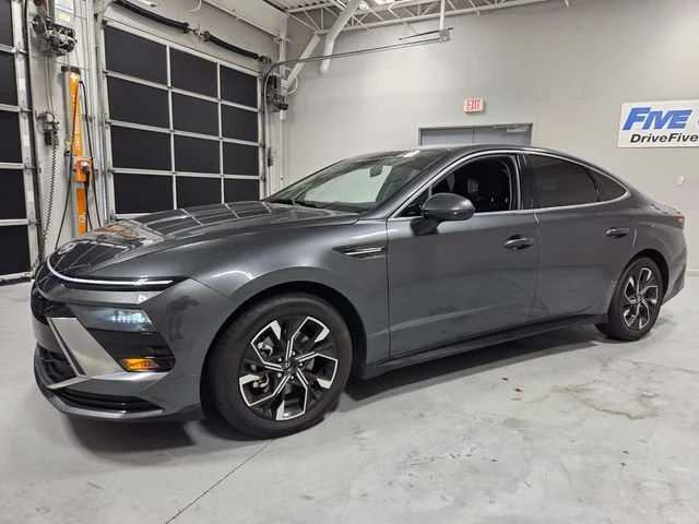Used 2024 Gray Hyundai SEL image 3
