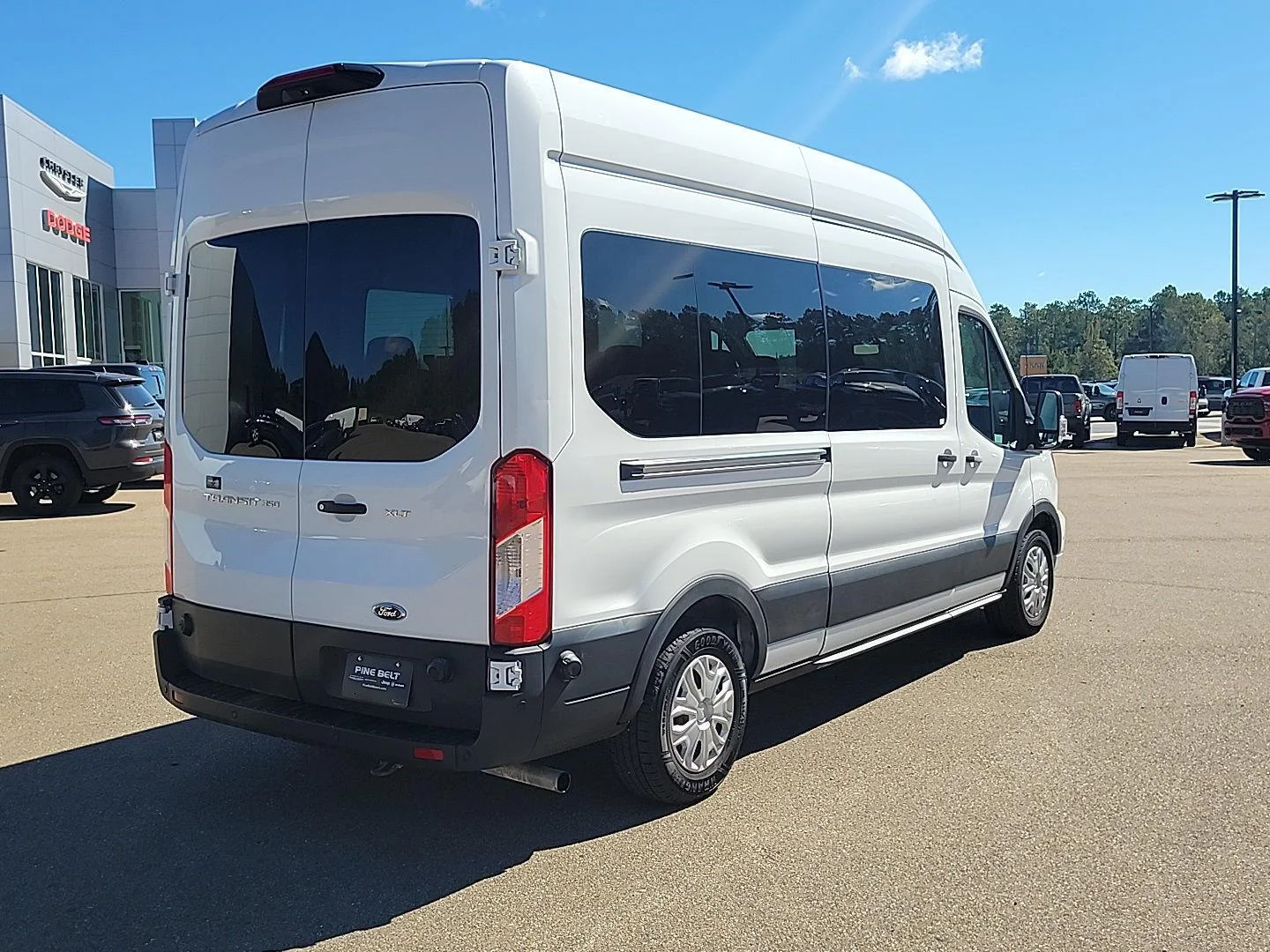 Used 2024 Oxford White Ford 350 XLT image 17