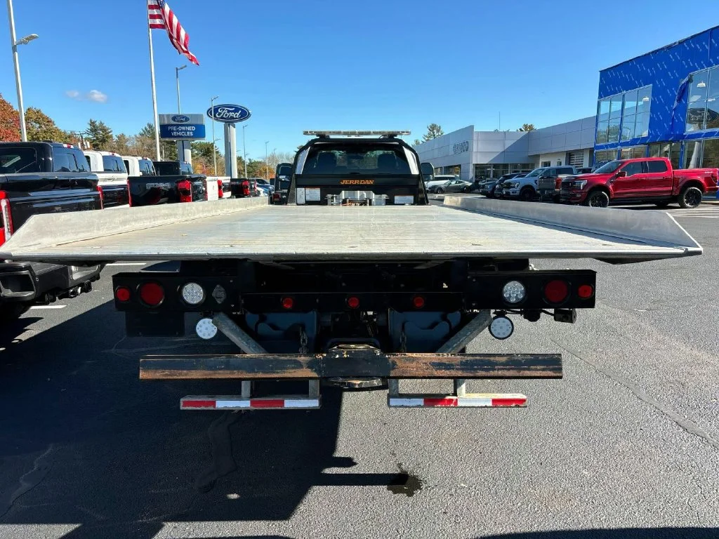Used 2024 Oxford White Ford XLT image 4