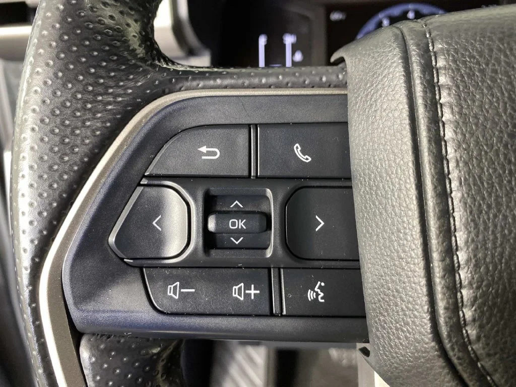 Used 2025 Cutting Edge Toyota SR5 image 16