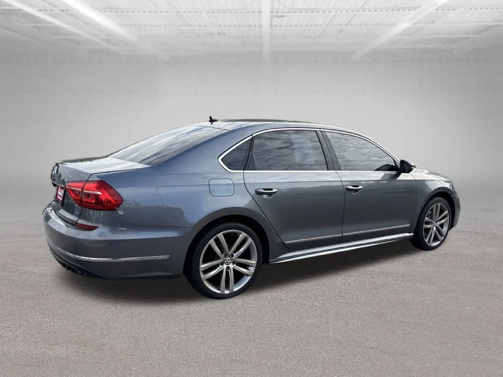 Used 2016 Gray Volkswagen 1.8T R-Line image 5