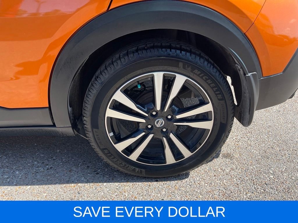 Used 2020 Orange Nissan SR image 23