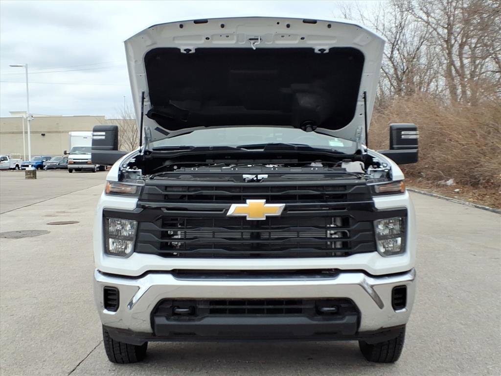 New 2025 Summit White Chevrolet Work Truck image 20