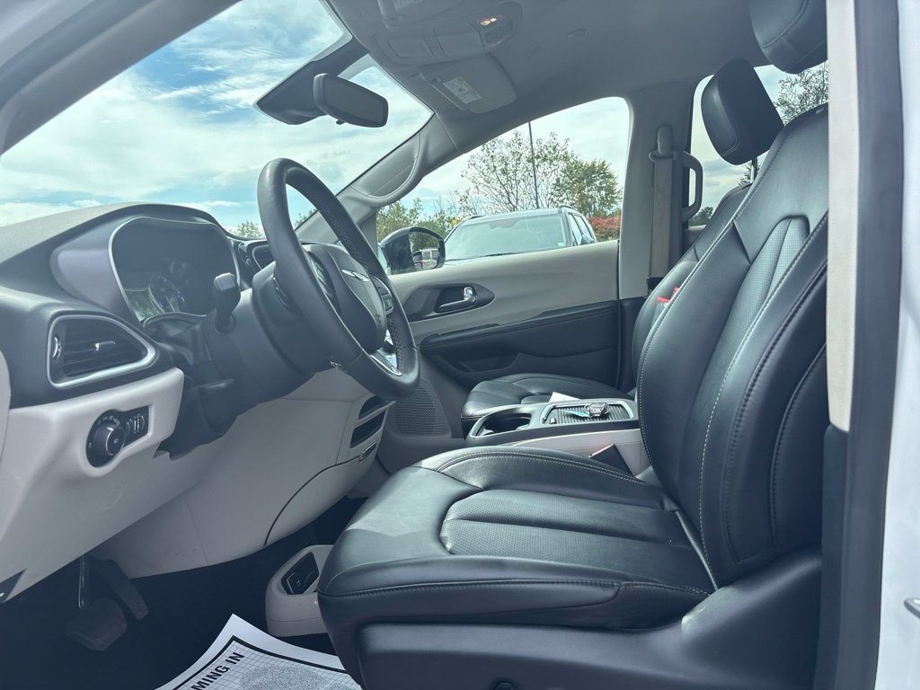 Used 2024 White Chrysler Touring L image 10